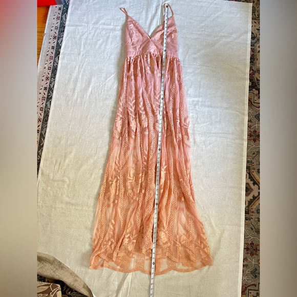 Beautiful lace open back dress - Picture 11 of 11